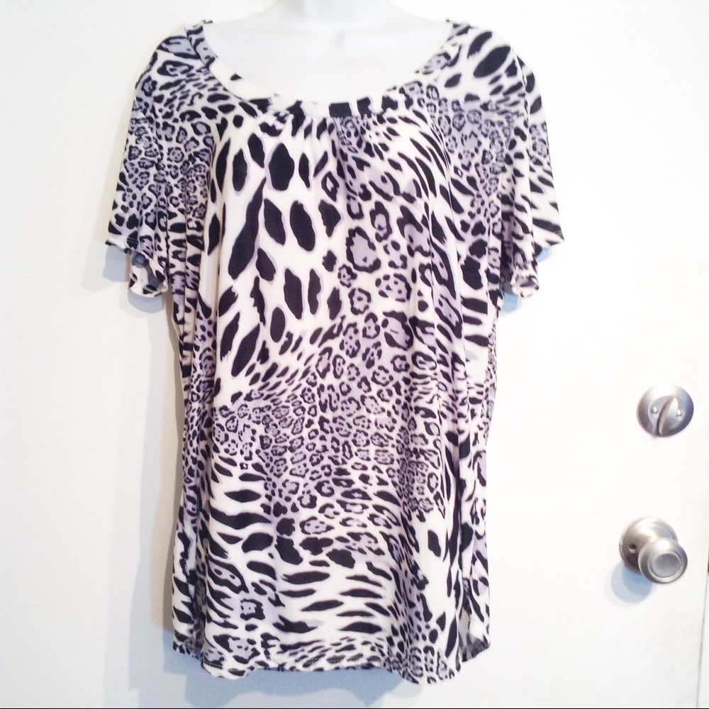 🌟5 for $25🌟Plus Size Snow Leopard Print Top